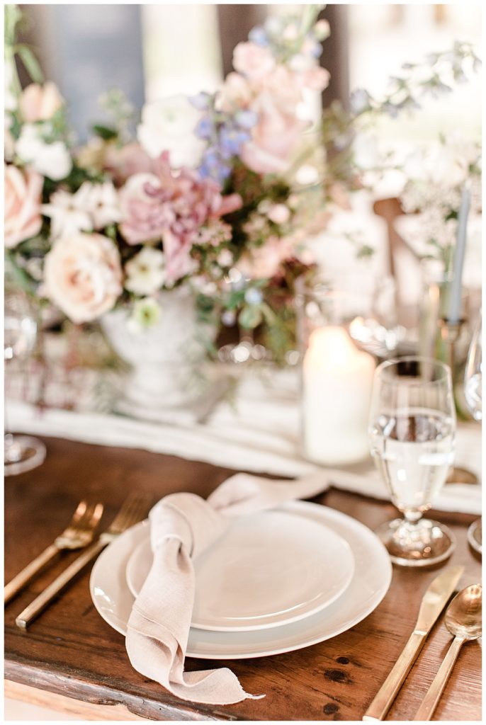 modern, elegant table setting at Austin wedding venue