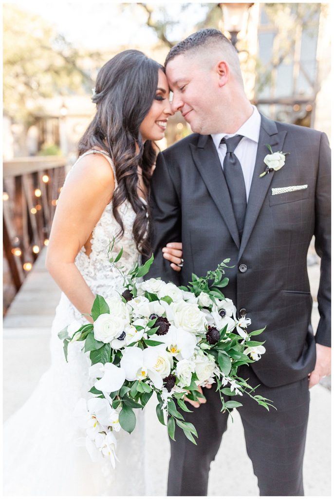 bride and groom with black and white modern bouquet